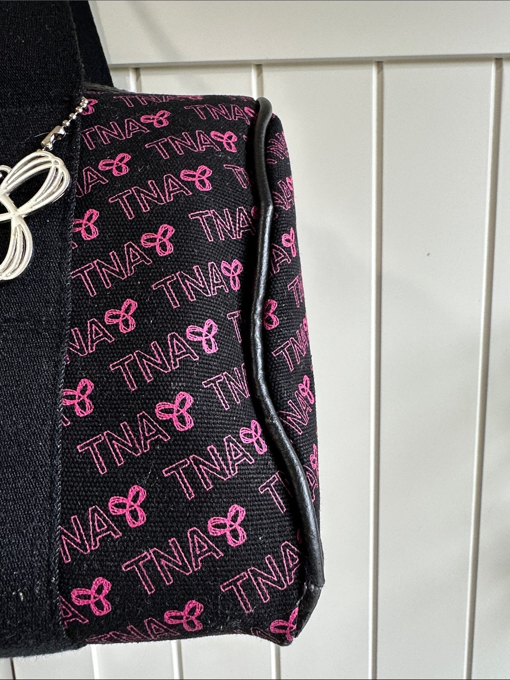 TNA Aritzia Black And Pink Canvas Sports Tote Bowler Bag With Hangtag - Picture 13 of 13